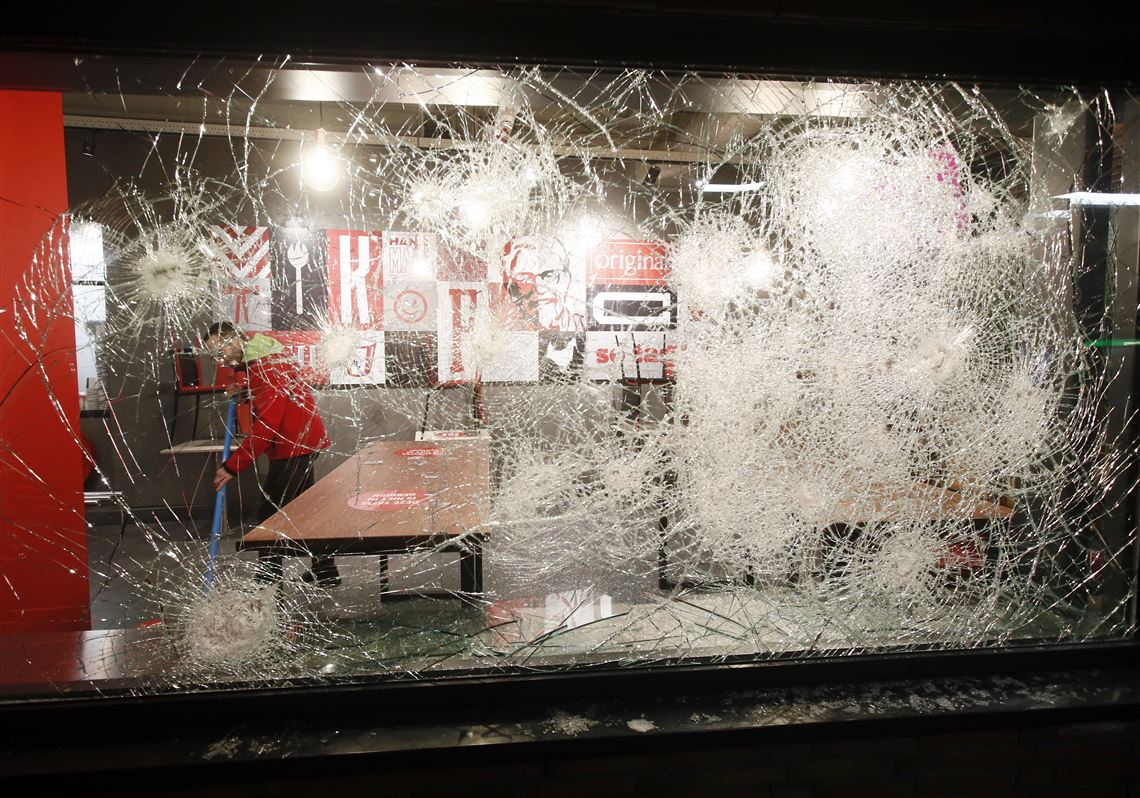 Dutch police use tear gas, water cannon amid anti-curfew rioting |  Pittsburgh Post-Gazette
