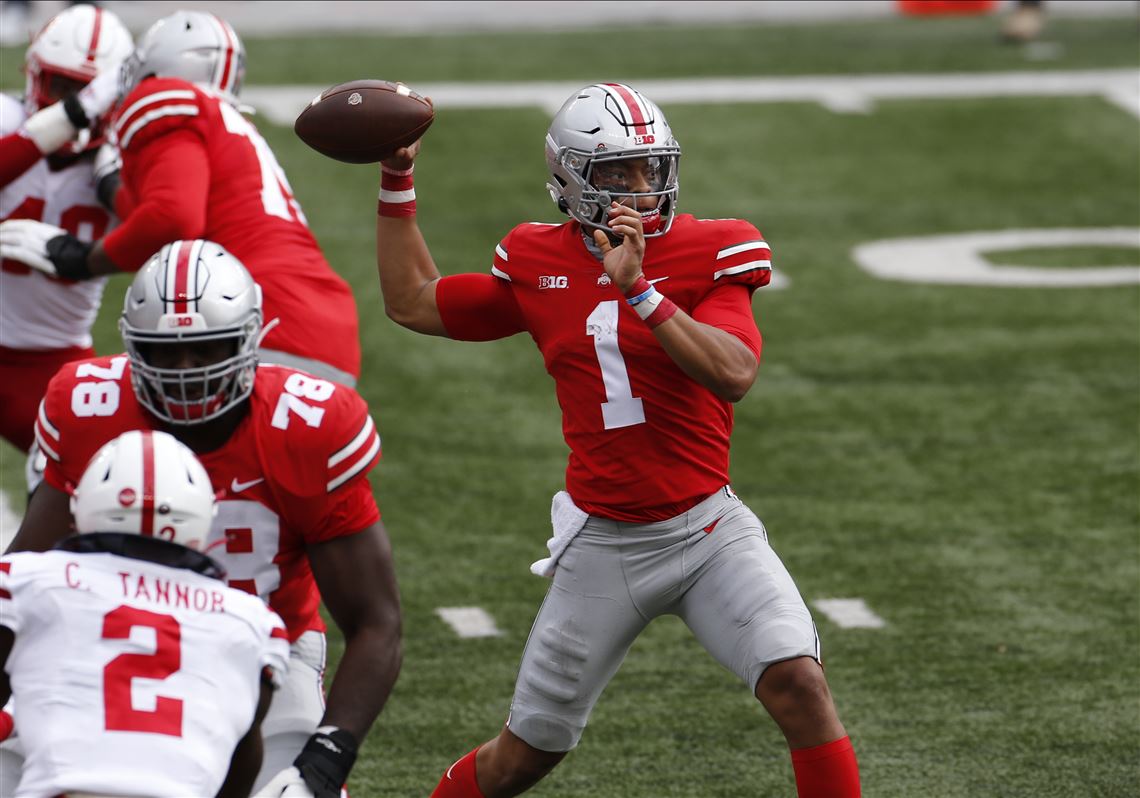 QB Justin Fields clocks fast 40-yard dash, throws 'pretty well' at