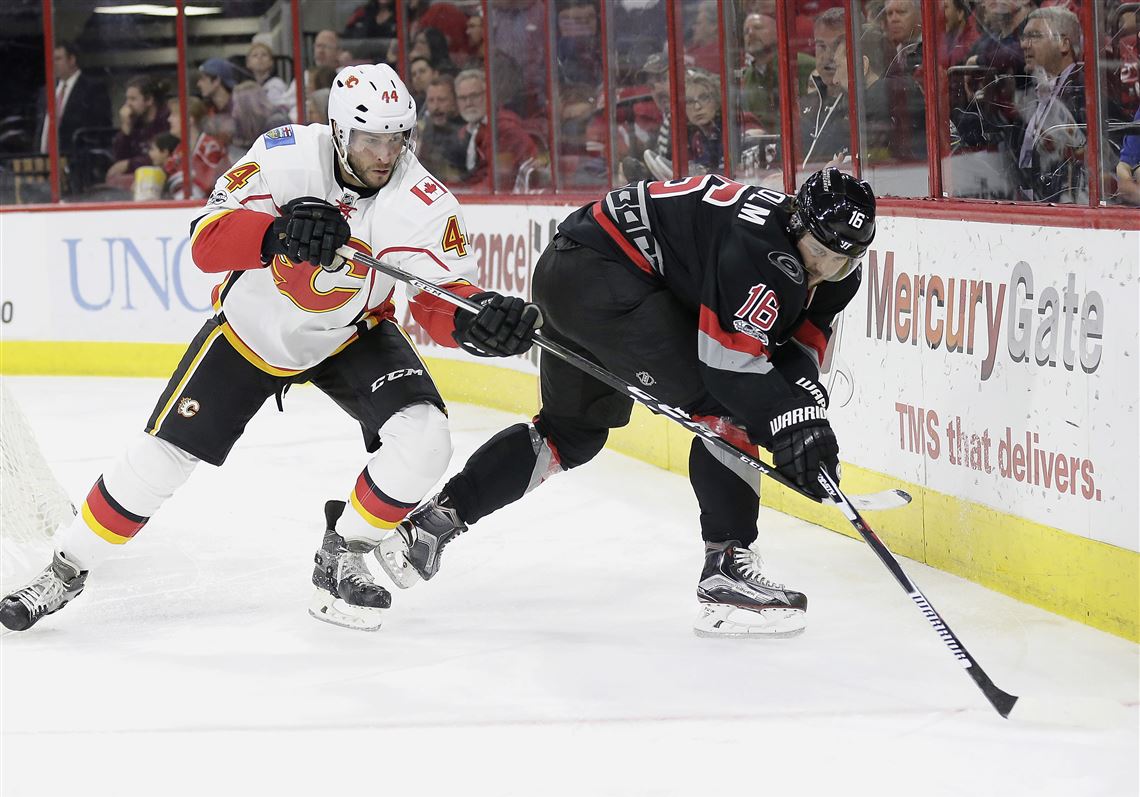 Flames sign Matt Bartkowski to a 2-year contract