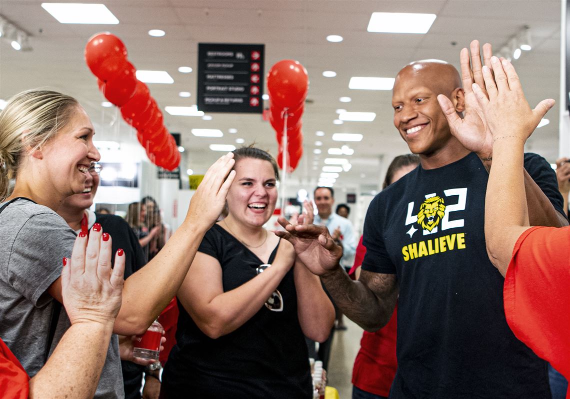 Steelers' Shazier warms up shirtless in subfreezing temperatures