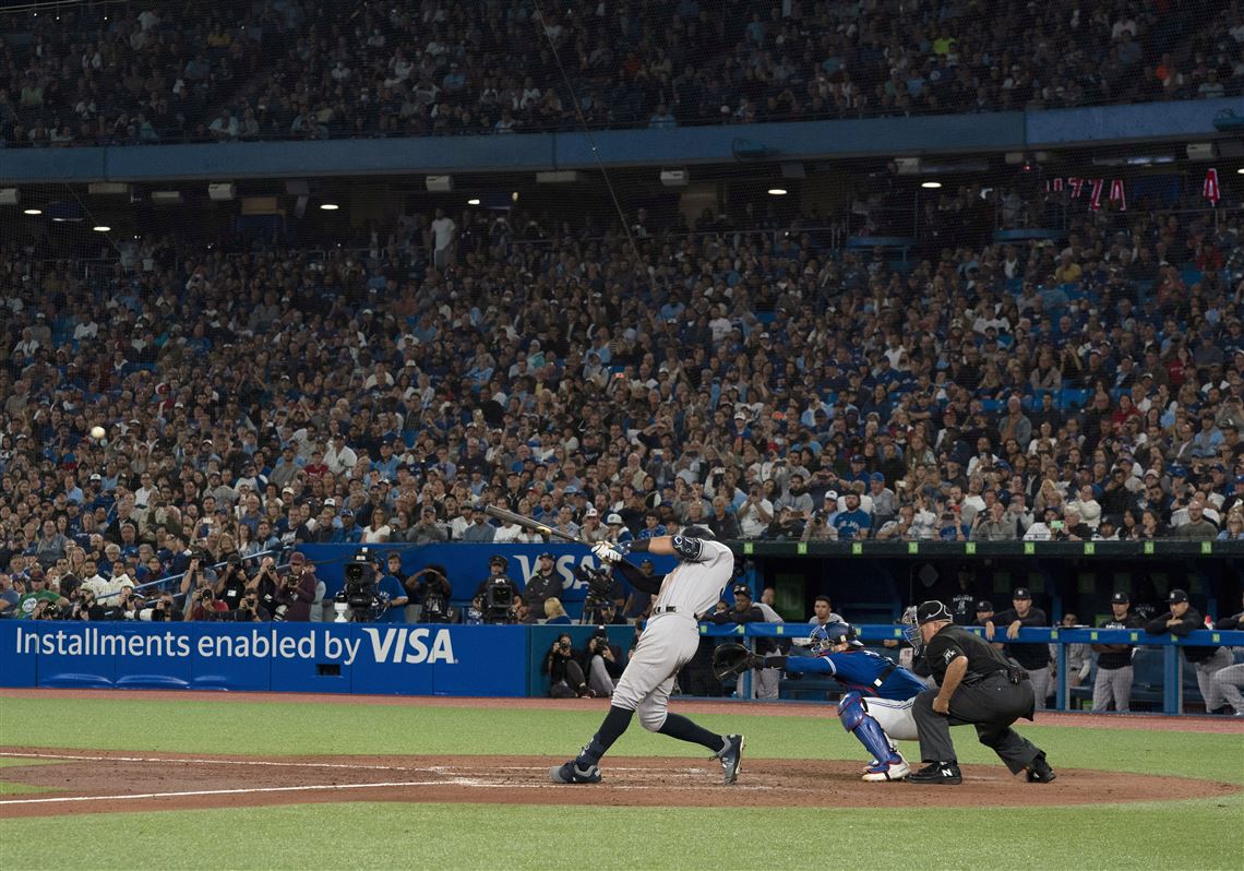 Blue Jays Fan Misses Catch of Aaron Judge's Historic 61st Home Run