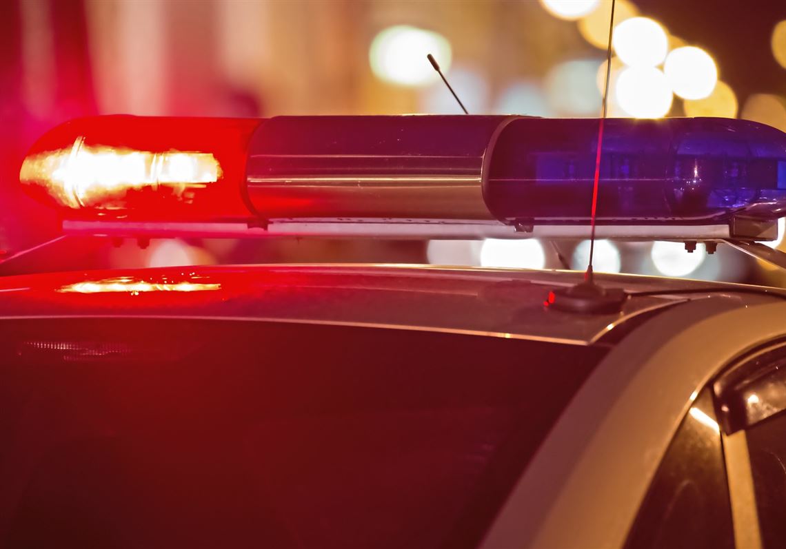 3 passengers injured when bus stops to avoid pedestrian in Uptown