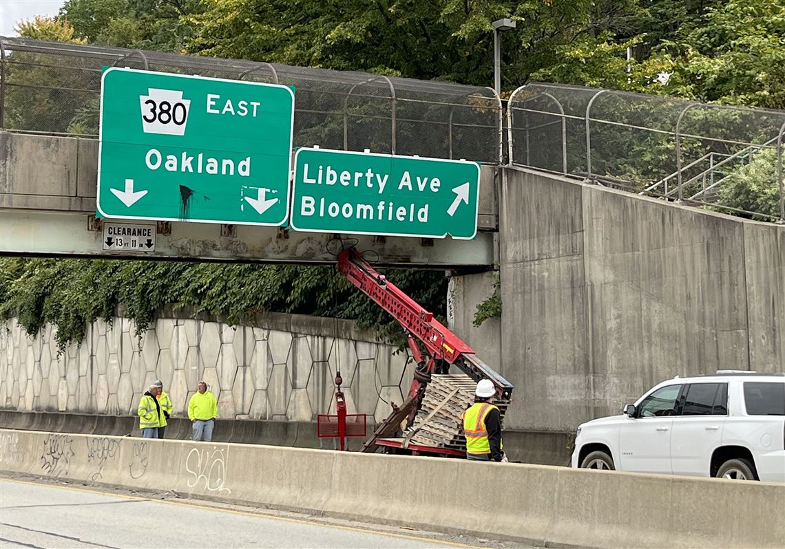 Bigelow Boulevard closed in Polish Hill after crane strikes pedestrian