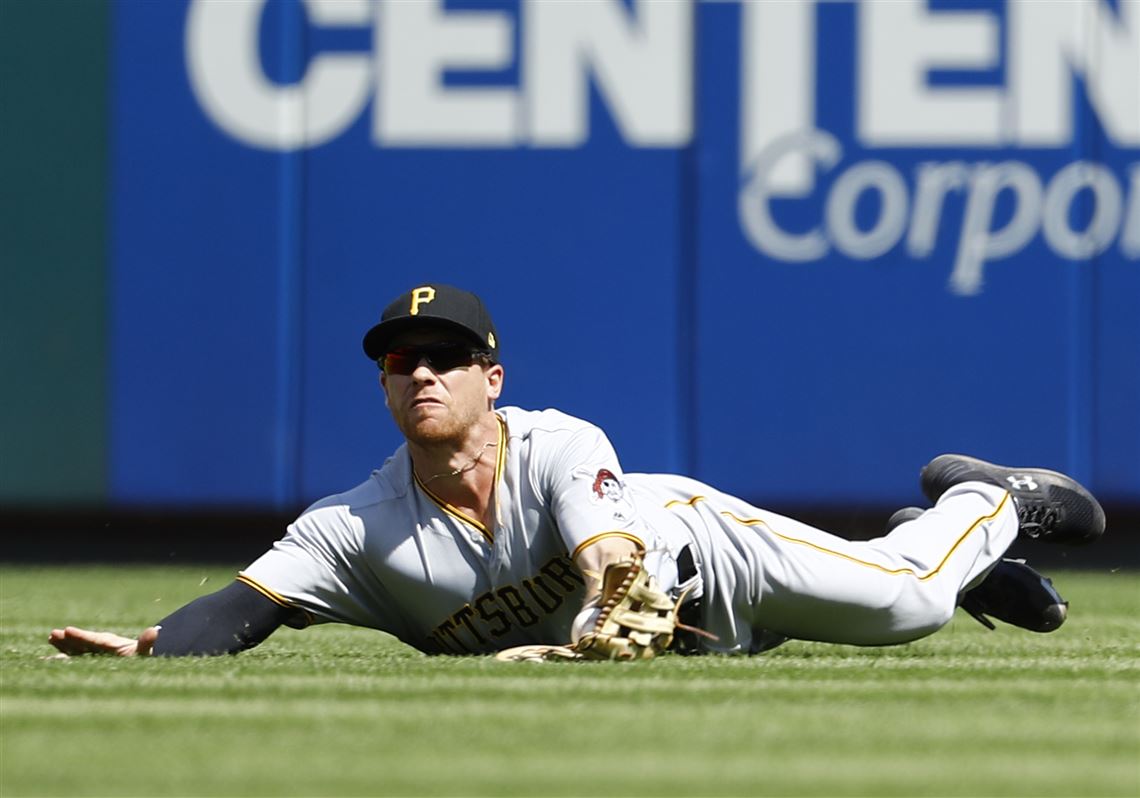 St. Louis Cardinals second baseman Kolten Wong makes a diving