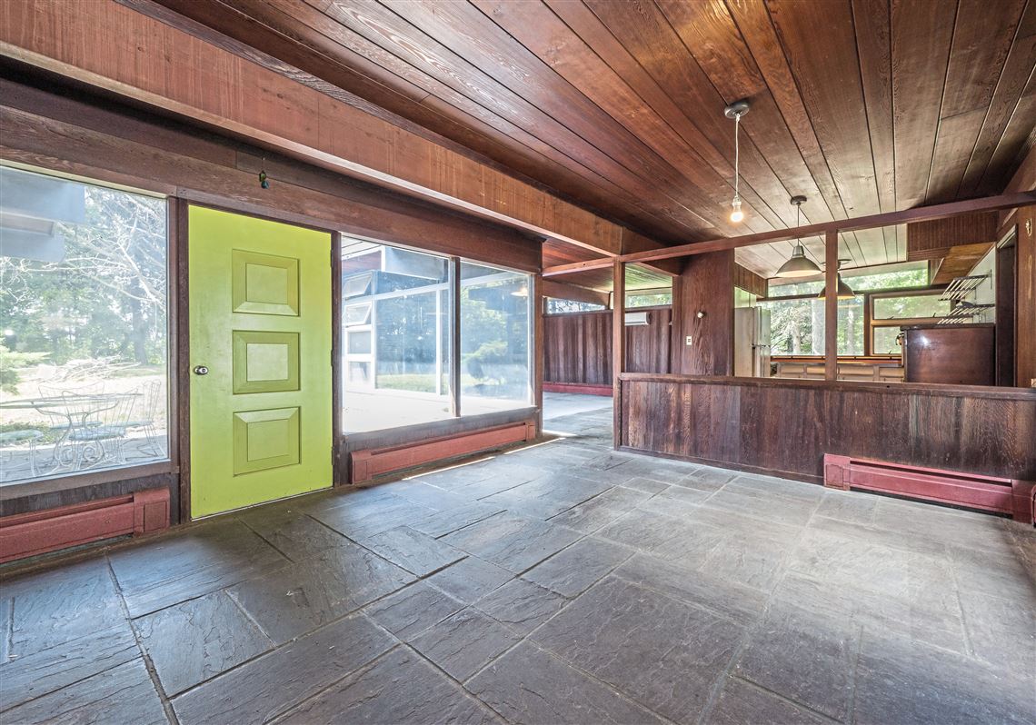Buying Here 155 000 Buys A Mid century Modern House With 1950s 