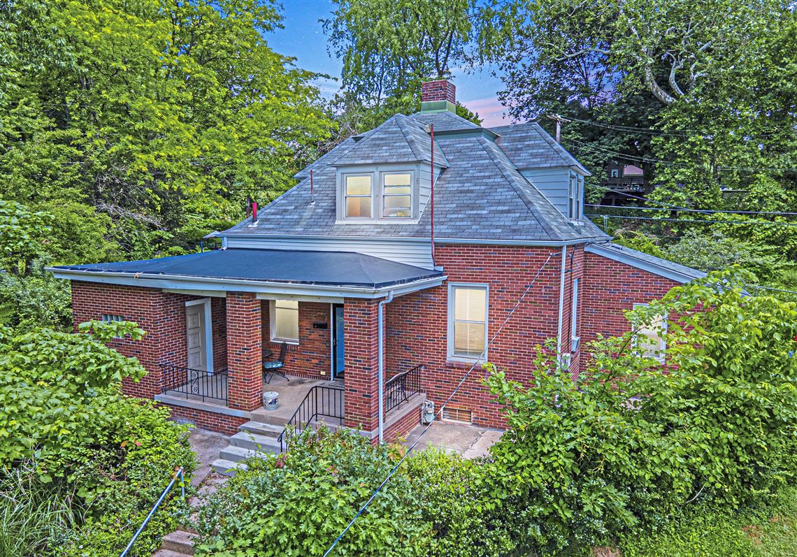 Buying Here Big 1880 house in Carrick priced under 160,000