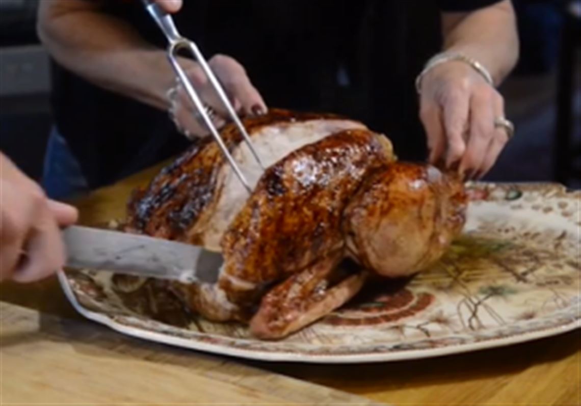 How to Carve a Turkey for Thanksgiving {with Video & Pictures