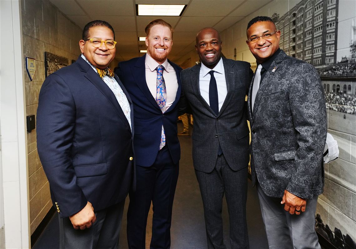Harold Reynolds (center, right) poses with Luis Clemente (left), 2022 Roberto Clemente Award winner Justin Turner and Roberto Clemente Jr. (right) last year. (Courtesy MLB)
