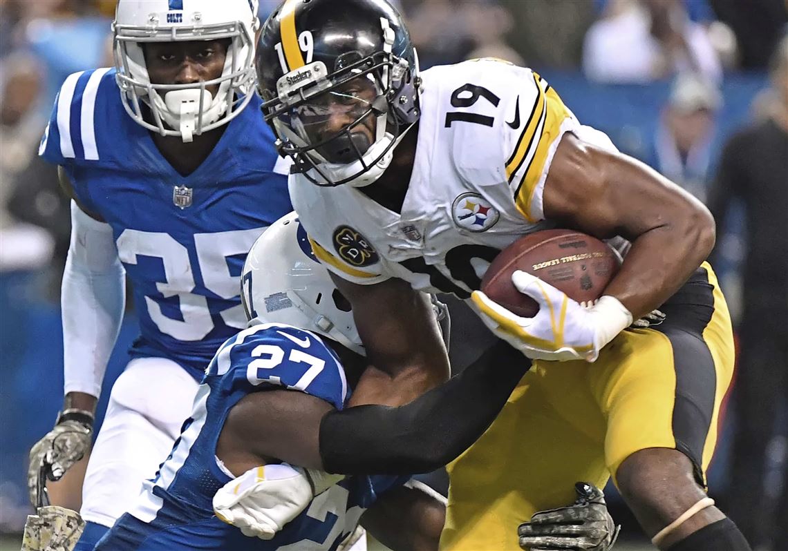 JuJu Smith-Schuster watched Steelers-Ravens with his helmet on