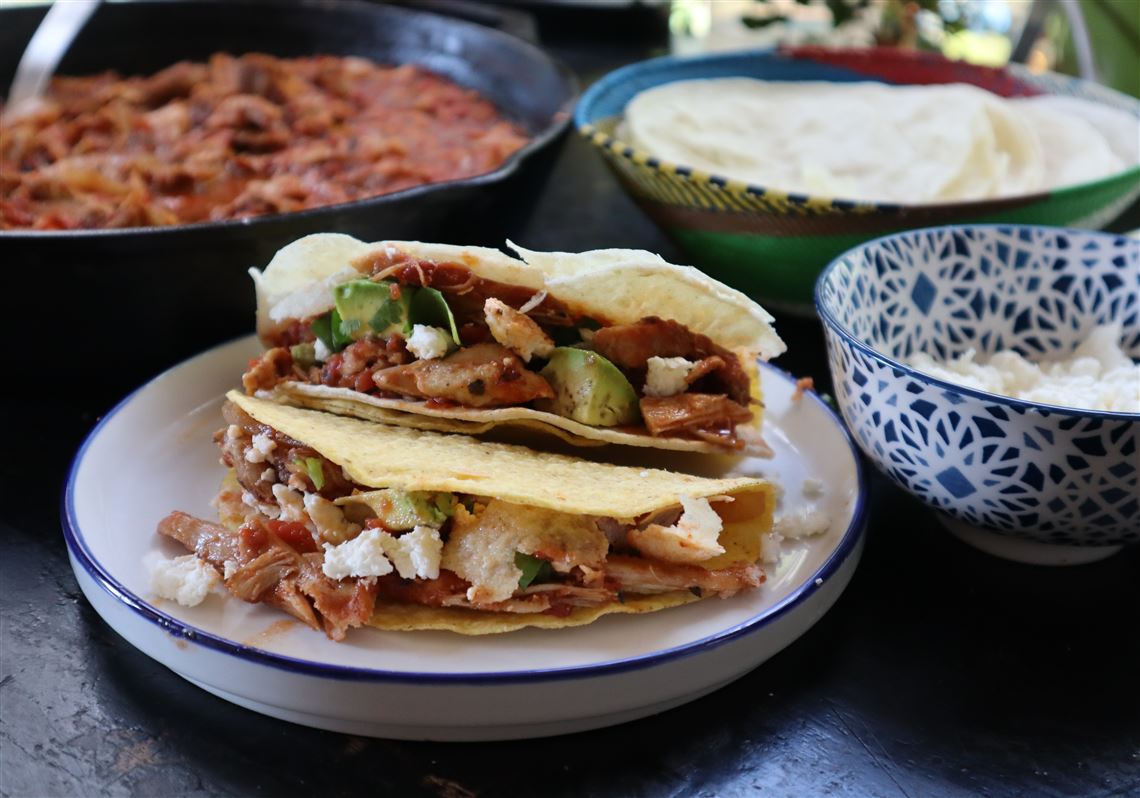 Gretchen's table: Chicken tinga tacos for family gatherings ...