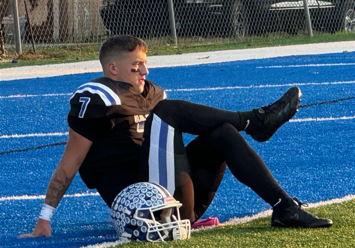 High school football notebook It's getting crowded in the 1,0001,000