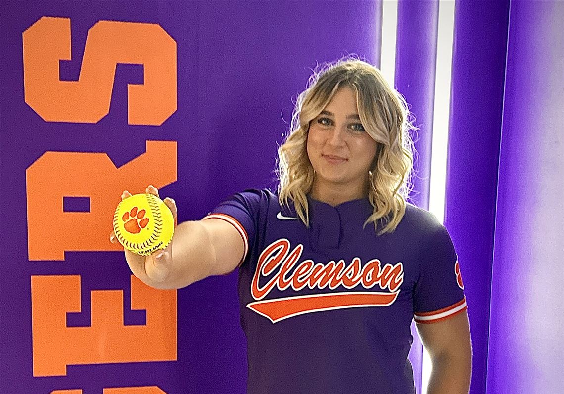 Recruit report: Seneca Valley's Lexi Hames, rated one of best softball players in country, will play at Clemson
