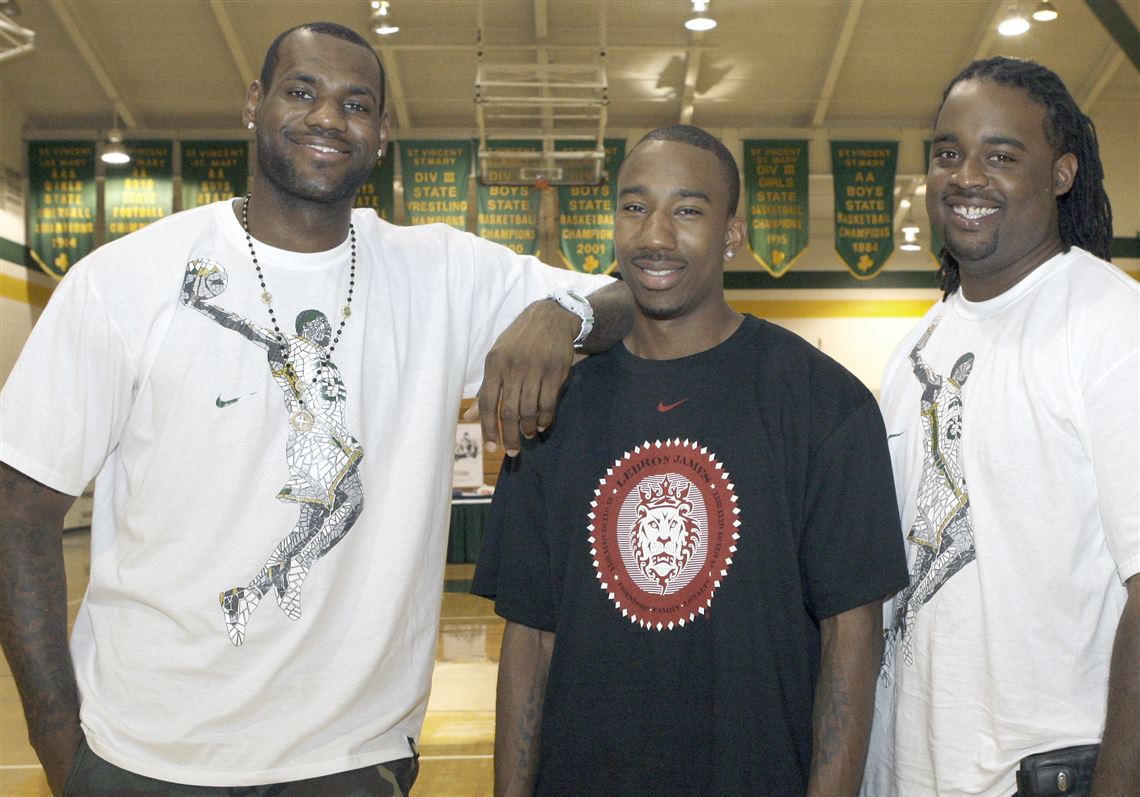 LeBron James joins St. Vincent-St. Mary teammates to try out new
