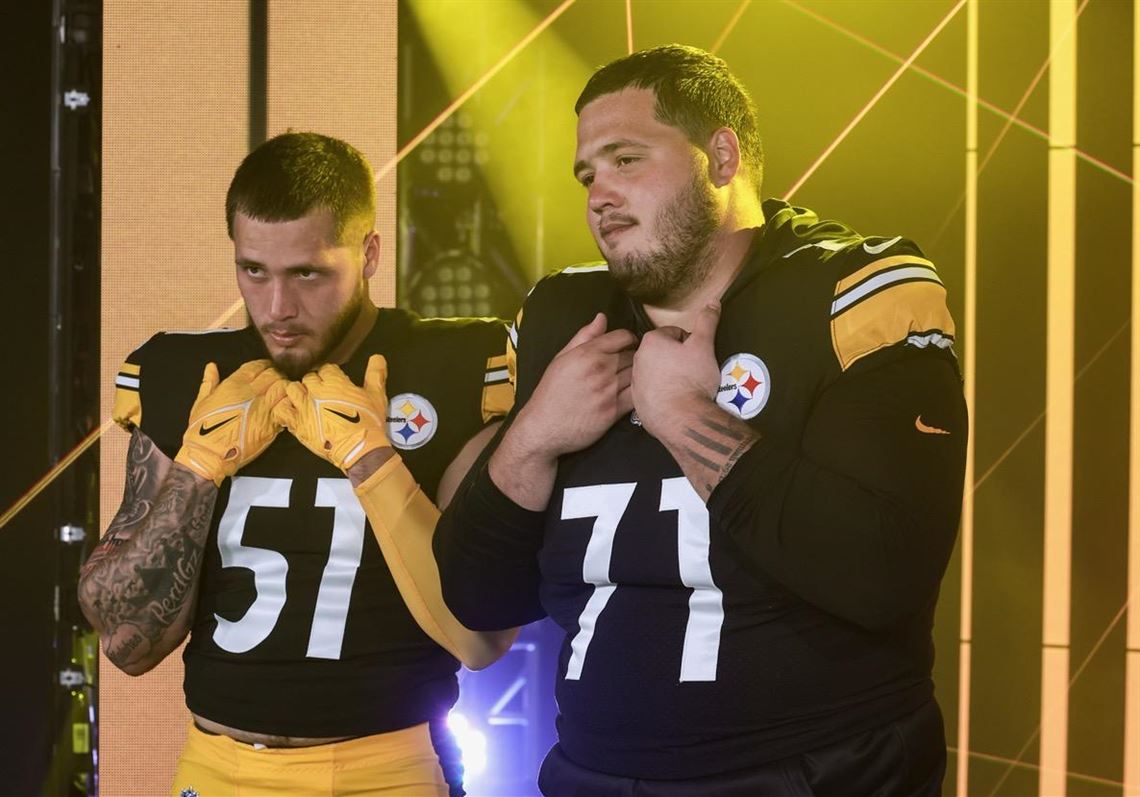 We're all family': Steelers Nick and Nate Herbig help save Hawaii high  school team's season