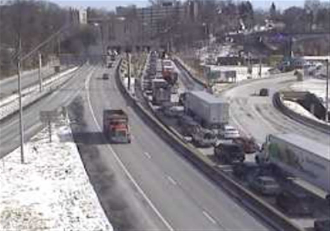 Eastbound Squirrel Hill Tunnel reopens after multi-vehicle crash