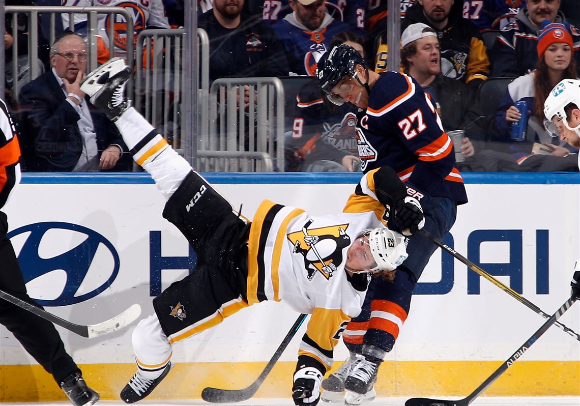 Islanders top Penguins behind Zach Parise, Brock Nelson goals