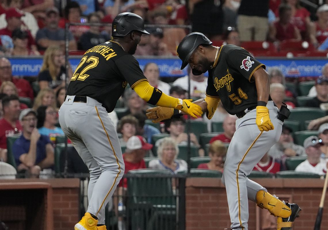 Hayes drives in 3 runs for 3rd straight game as Pirates rally past