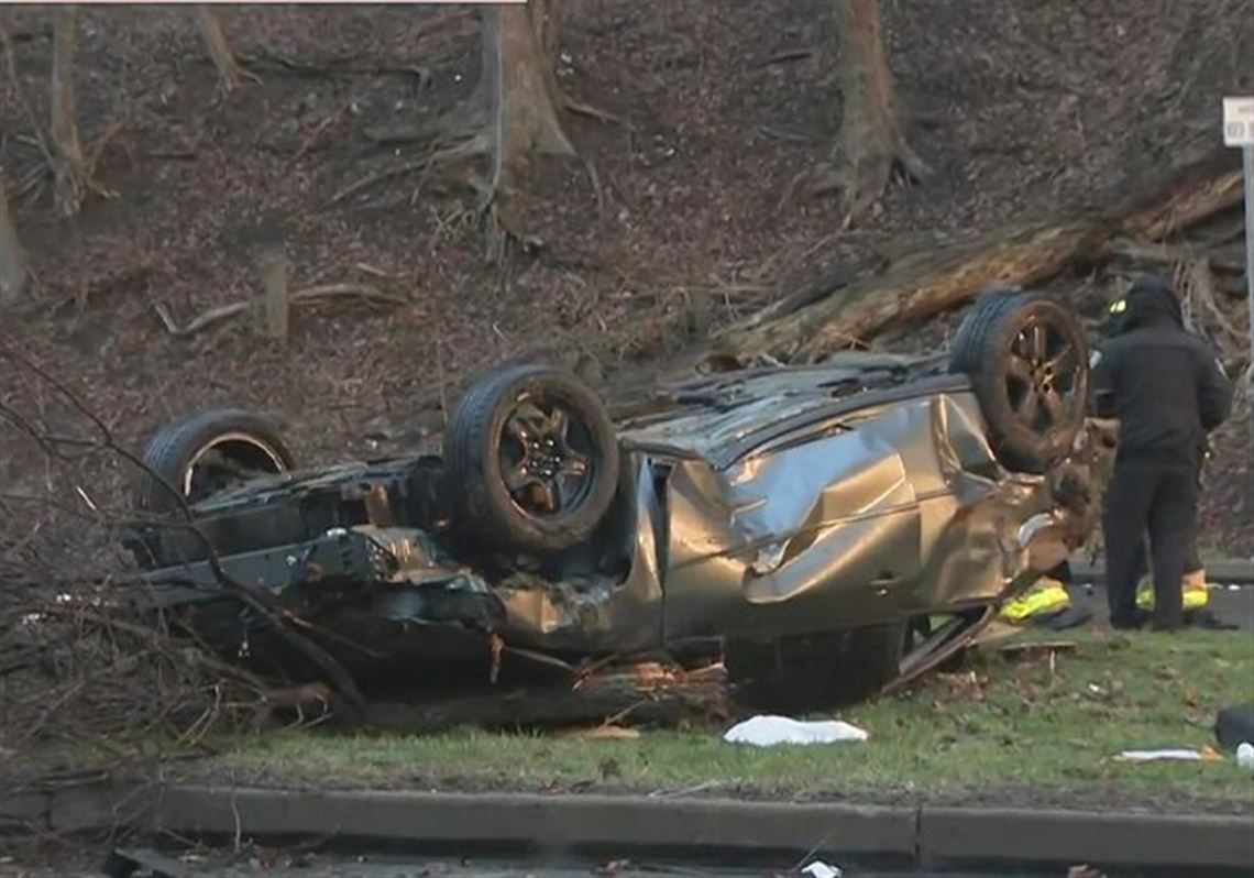 1 seriously injured after crash splits car in half near Paw Paw