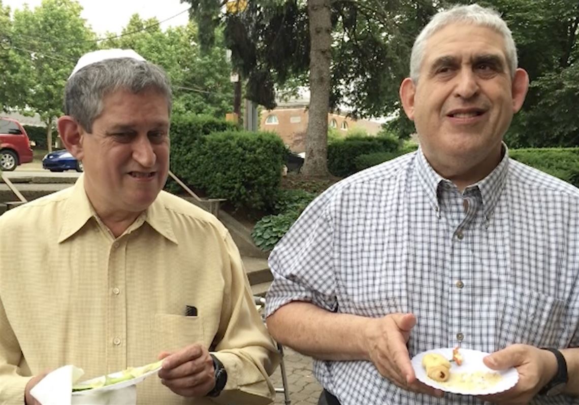 Family of Cecil and David Rosenthal hosts shredding fundraiser in their honor