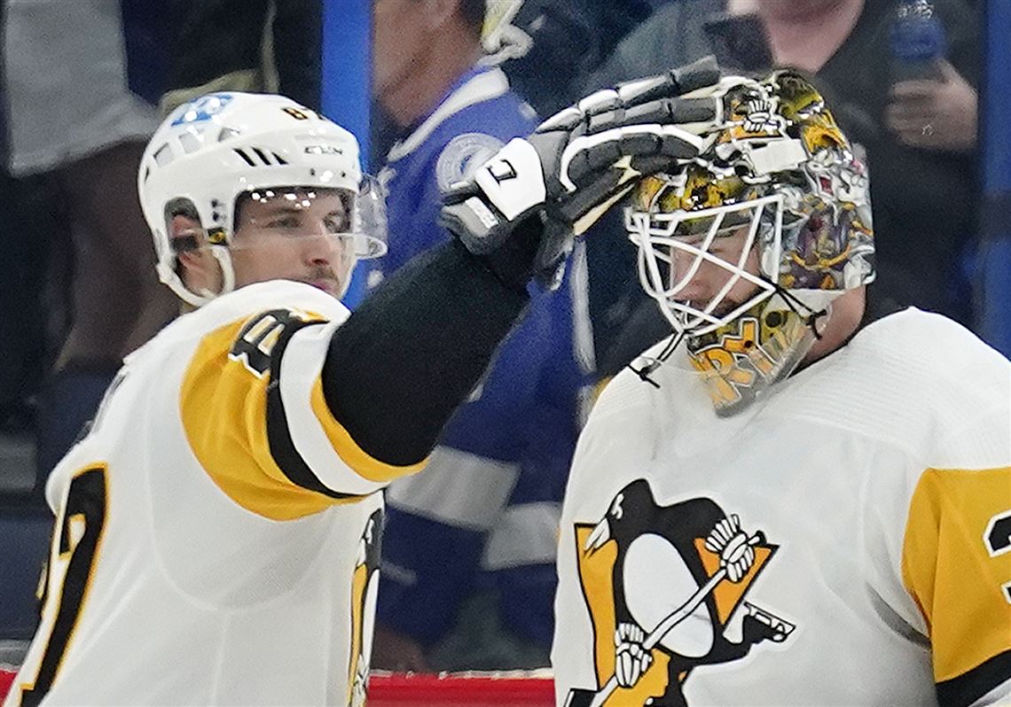 Pittsburgh Penguins goaltender Tristan Jarry (35) celebrates the 5