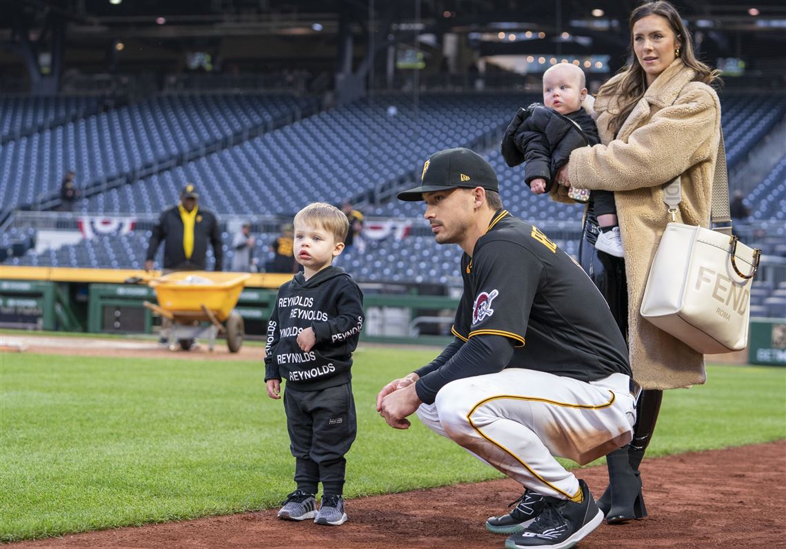 Heartwarming to see': Despite baseball's grind, Bryan Reynolds embraces  joys of fatherhood