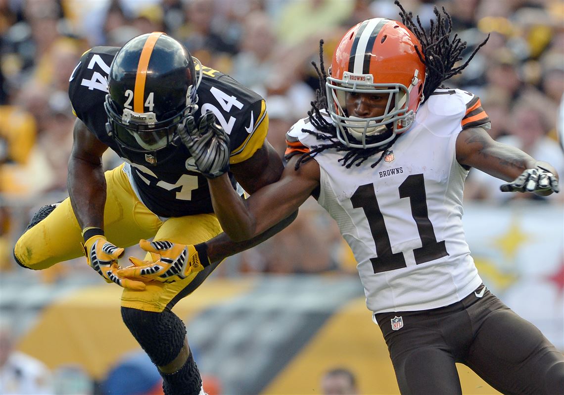 Pittsburgh Steelers cornerback Ike Taylor (24) wears a terrible