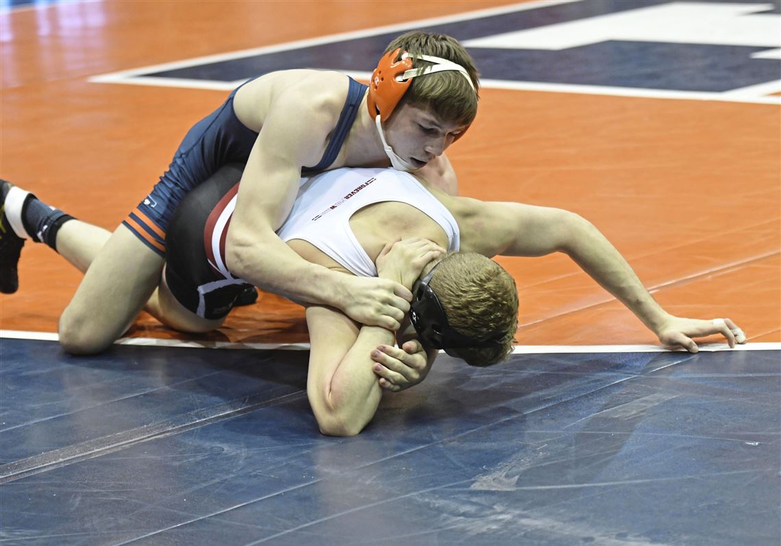 At Illinois, South Fayette grad Mike Carr is one of the top 141pound