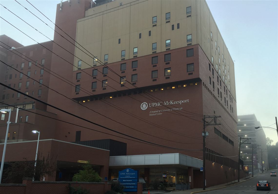 Police Nurse assistant hid handcuff key in tissue box for prisoner's