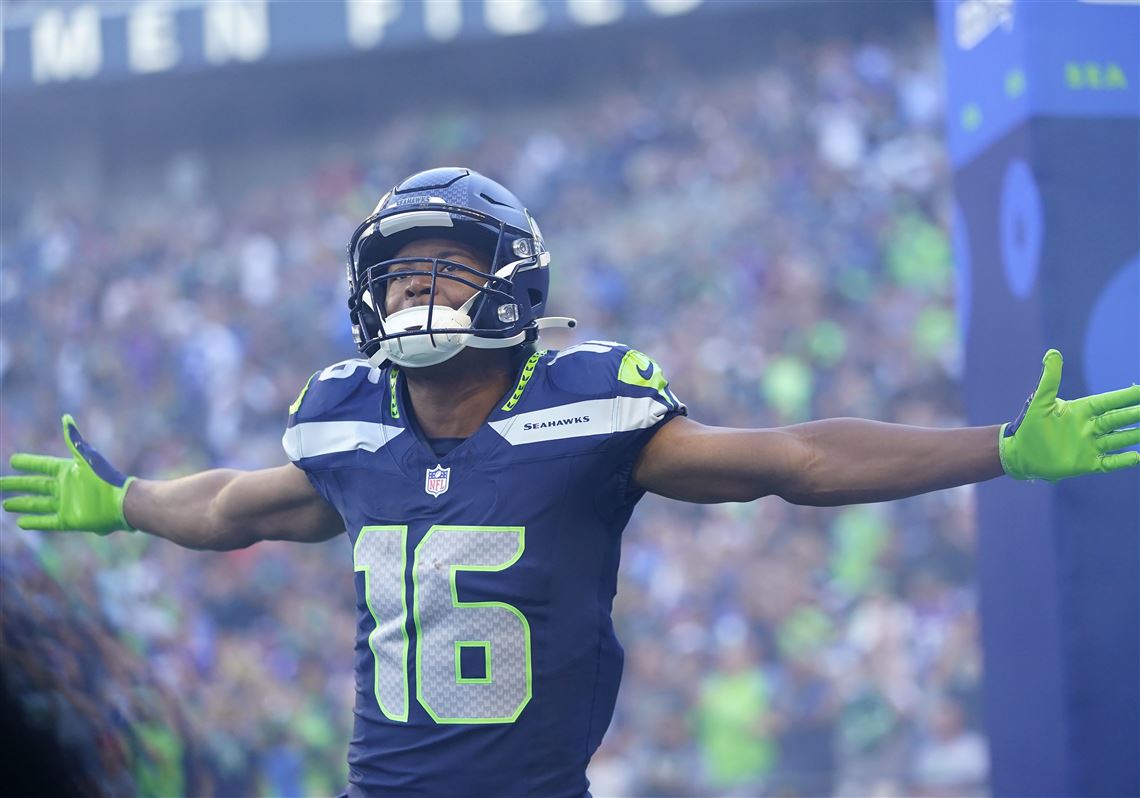 What is a Wide Receiver in Football? (WR Position Guide)