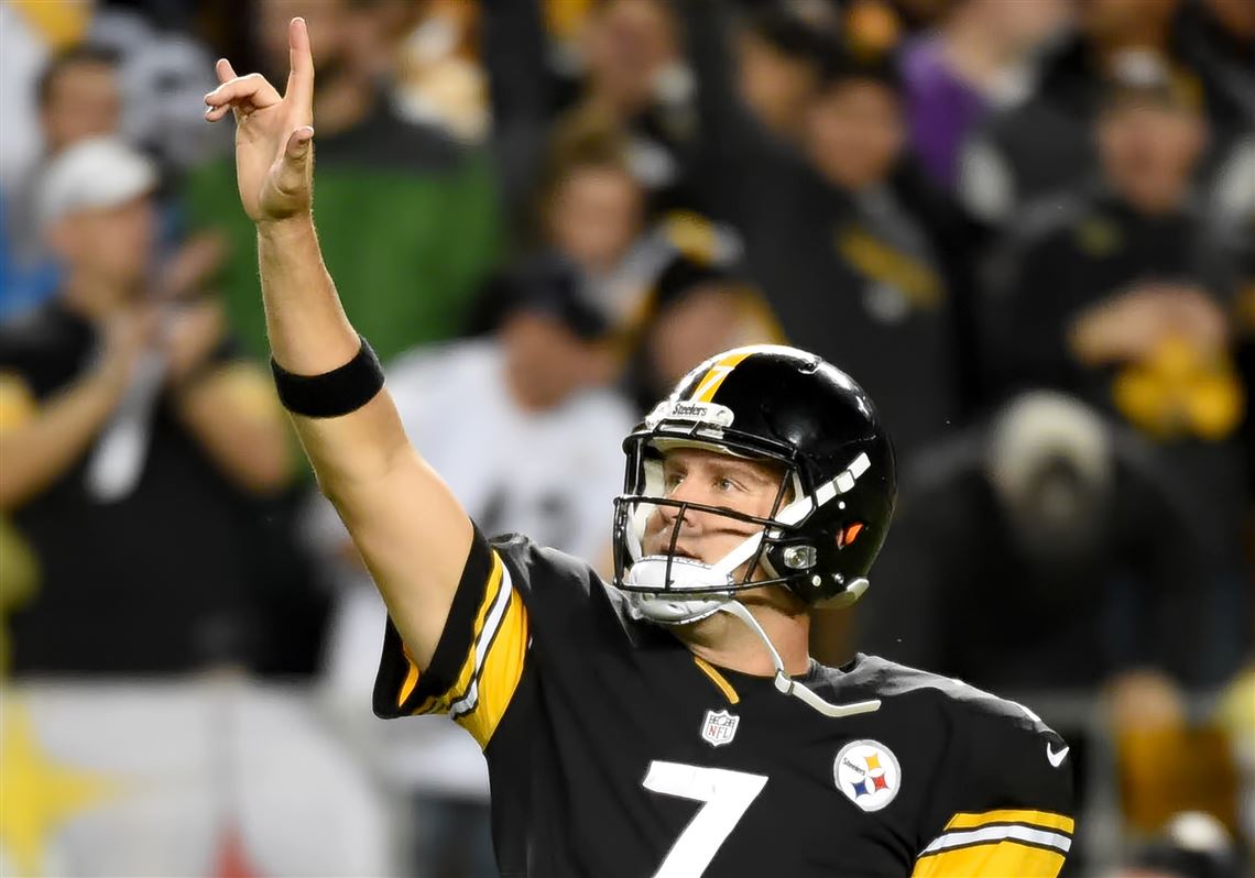 Ben Roethlisberger throws for 5 TDs, Steelers rip Panthers 52-21