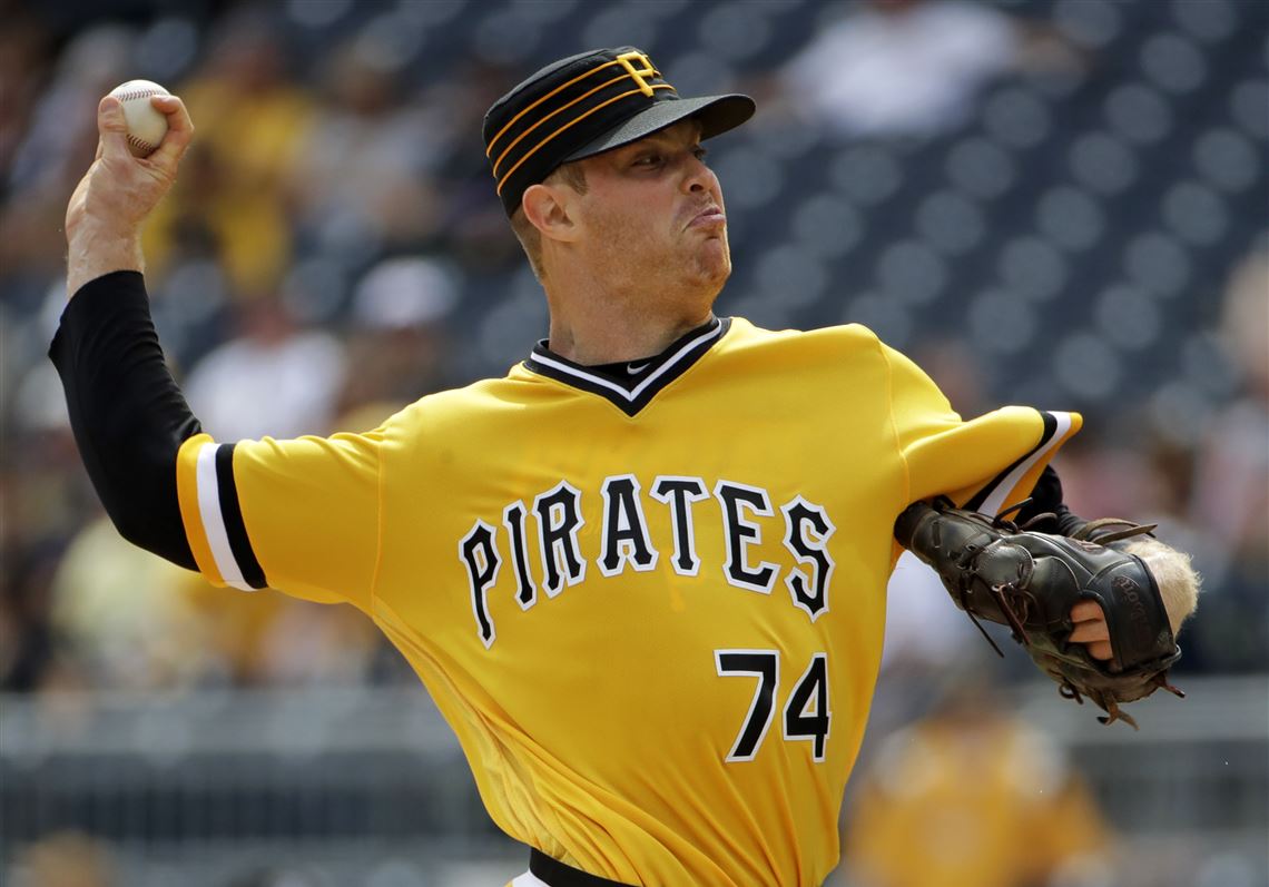 Pirates unveil early look at new alternate jerseys