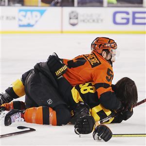 Flyers' slide continues in Stadium Series loss to Penguins