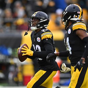 Pittsburgh, PA, USA. 19th Aug, 2023. Aug. 19, 2023: Najee Harris #22 during  the Pittsburgh Steelers vs Buffalo Bills preseason game in Pittsburgh PA at  Acrisure Stadium. Brook Ward/AMG. (Credit Image: ©