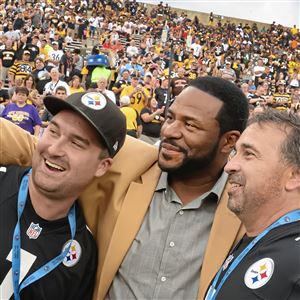 Jerome Bettis and his mom Gladys.  Steelers football, Pittsburgh