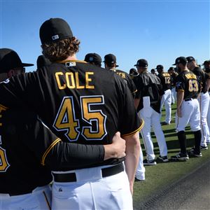 Bringing it back: Pirates show off throwback uniforms