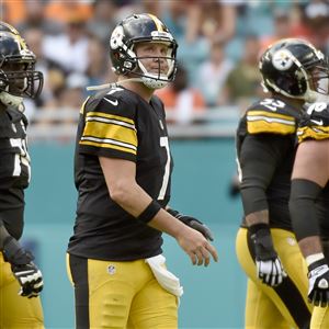 Steelers, hobbled Roethlisberger struggle in ugly loss to Dolphins