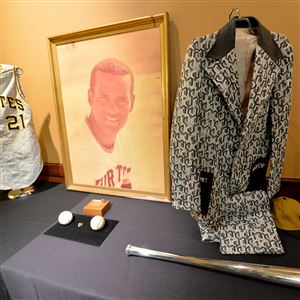 Hall of Famer Willie Stargell's widow causes stir with memorabilia