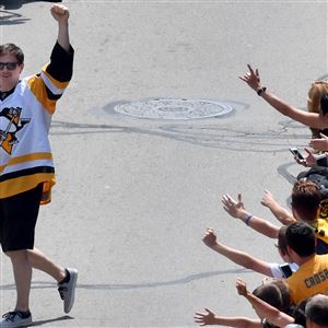 News break!!! Phil Kessel eats hot dogs out of Stanley Cup - PensBurgh
