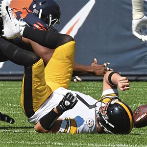 Alejandro Villanueva, Steelers player and Army vet who stood alone