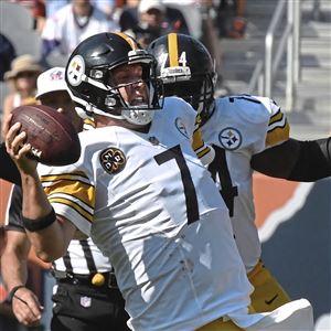 Alejandro Villanueva's helmet change approved by Mike Tomlin