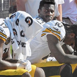 Mike Tomlin Suspends 2 Steelers Players for Anthem Kneeling