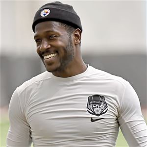 Antonio Brown injury update: Steelers WR hurts calf against