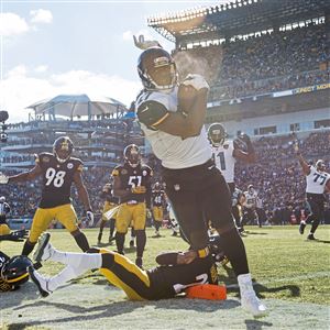 Steelers Players Divided Up Items From Le'Veon Bell's Locker