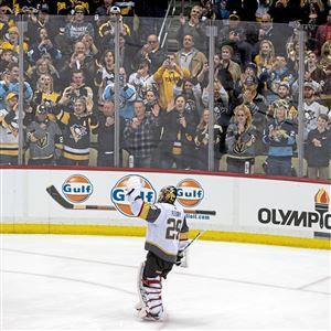 Fleury's return to Pittsburgh ends in 5-4 loss