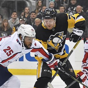 See Mario Lemieux Dive Into Sidney Crosby's Pool