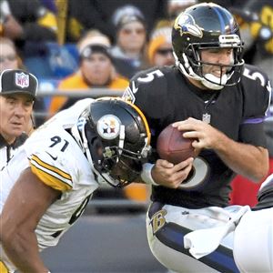 Baltimore Ravens quarterback Joe Flacco, left, and Pittsburgh Steelers  quarterback Ben Roethlisberger walk off the field after talking following  an NFL football game, Sunday, Nov. 6, 2016, in Balt …