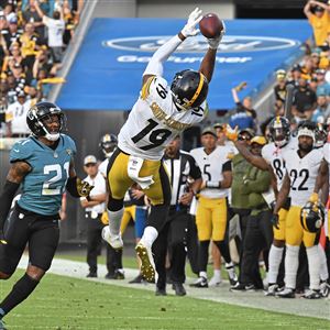 Pittsburgh Steelers offensive tackle Chukwuma Okorafor (76) warms up before  an NFL football game against the New England Patriots in Pittsburgh,  Sunday, Dec. 16, 2018. (AP Photo/Don Wright Stock Photo - Alamy