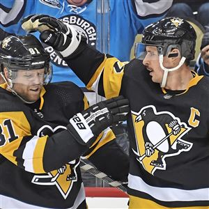 Justin Schultz visits children at a - Pittsburgh Penguins