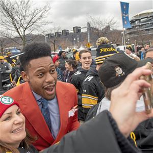 ESPN gives Steelers' offseason a middling grade, but NFL execs like their  direction