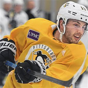 Brian Dumoulin hilariously pays off breakaway bet by sporting old-school  gear at practice